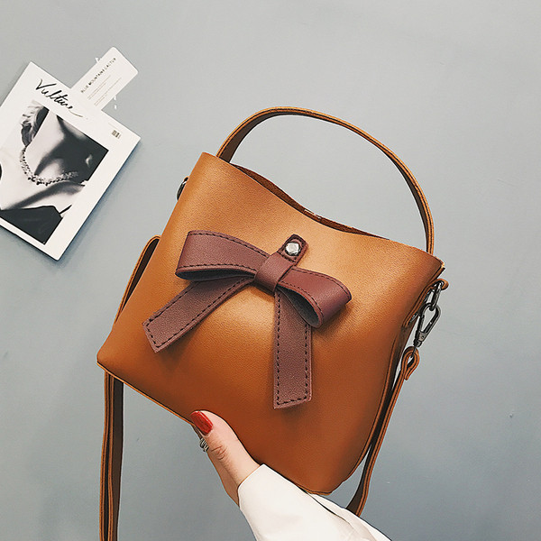 Alkalmi kézitáska szalaggal több színben