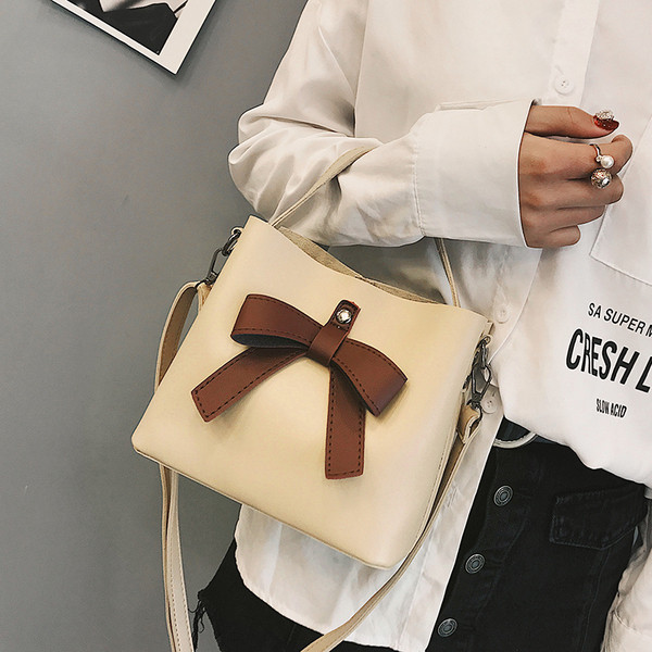 Alkalmi kézitáska szalaggal több színben