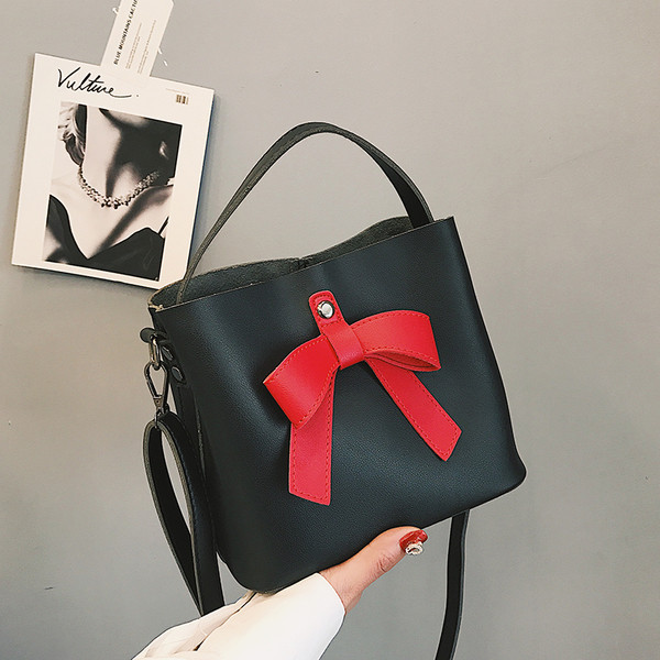 Alkalmi kézitáska szalaggal több színben