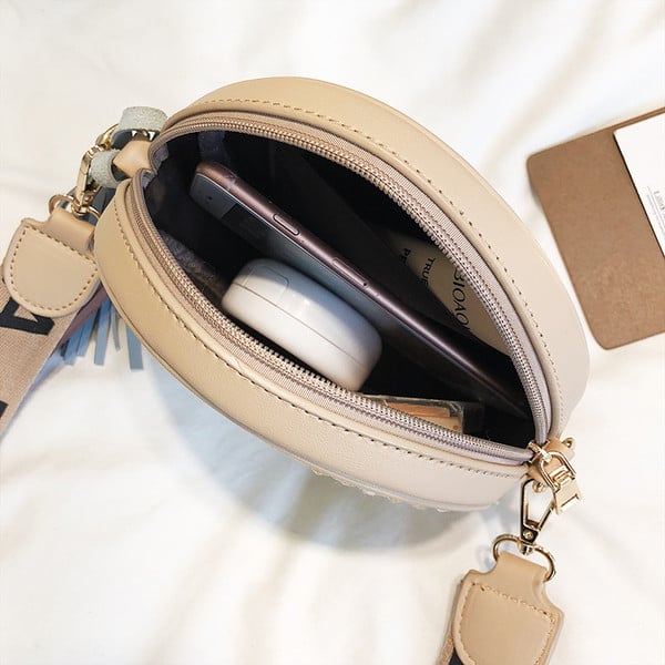 Κυκλική γυναικεία τσάντα με φούντες και διάφορα κεντήματα