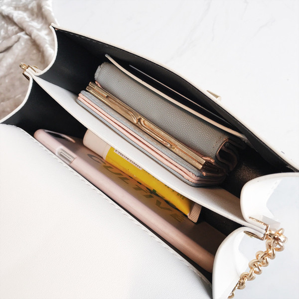 Stílusos női kis táska fém fogantyúval több színben