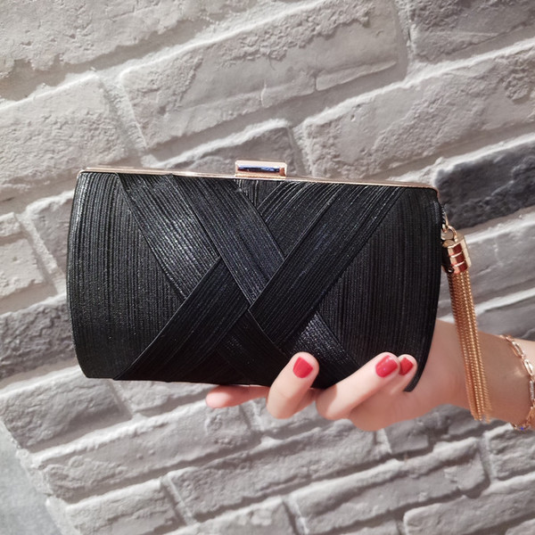 Elegáns női táska fém bojttal, három színben