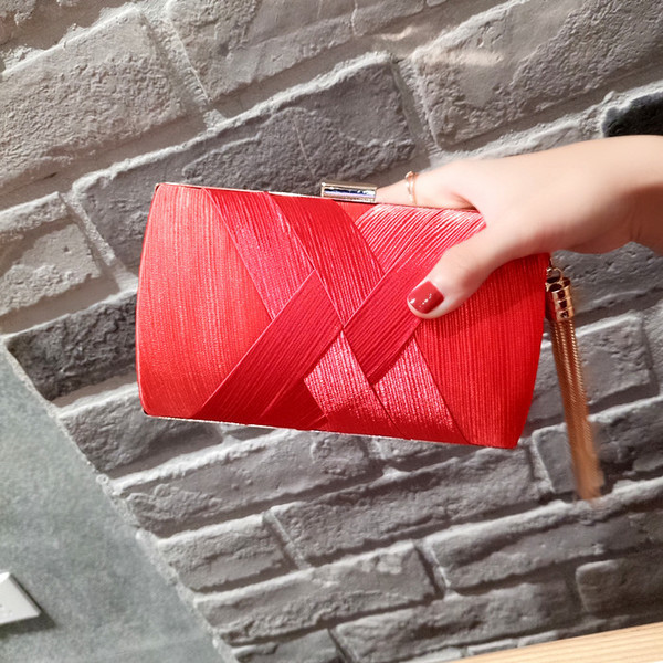 Elegáns női táska fém bojttal, három színben