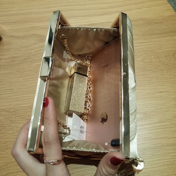 Elegáns női táska fém bojttal, három színben