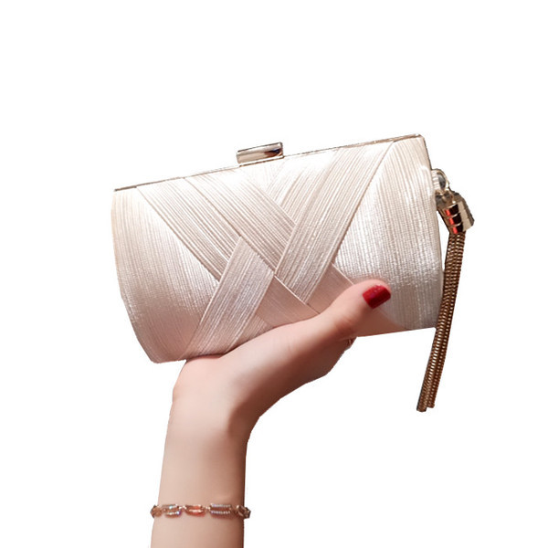 Elegáns női táska fém bojttal, három színben