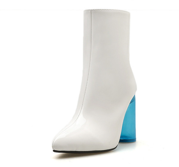 Μοντέρνες γυναικείες μπότες  με διαφανό τακούνι σε άσπρο και μαύρο  χρώμα