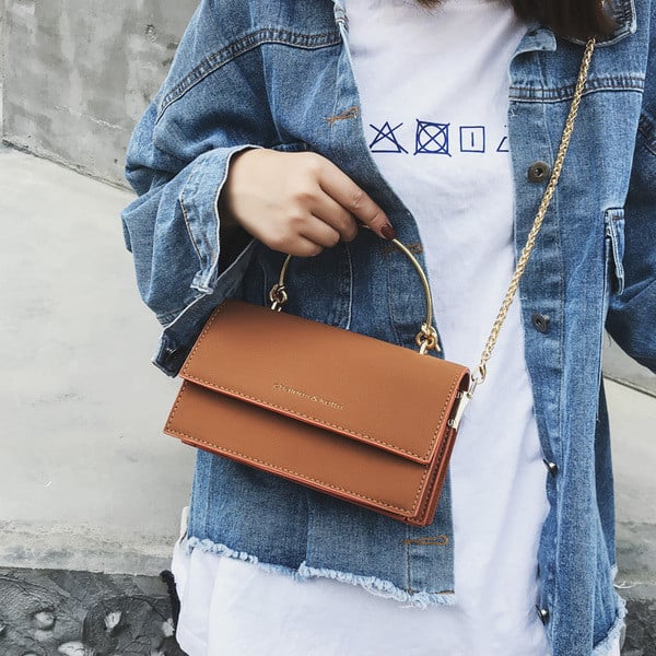 Μικρή απλή τσάντα σε διάφορα χρώματα