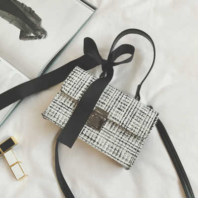 Μοντέρνα γυναικεία τσάντα σε δύο χρώματα με κορδέλα