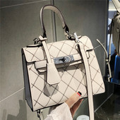 Κομψή γυναικεία τσάντα σε διάφορα χρώματα με μικρή και μακρά λαβή