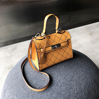 Κομψή γυναικεία τσάντα σε διάφορα χρώματα με μικρή και μακρά λαβή