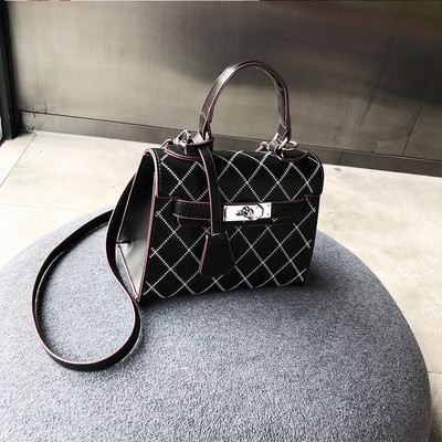 Κομψή γυναικεία τσάντα σε διάφορα χρώματα με μικρή και μακρά λαβή