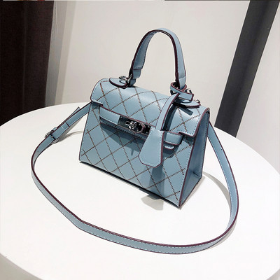 Κομψή γυναικεία τσάντα σε διάφορα χρώματα με μικρή και μακρά λαβή