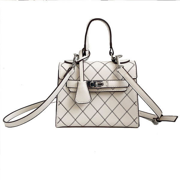 Κομψή γυναικεία τσάντα σε διάφορα χρώματα με μικρή και μακρά λαβή