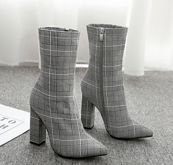 ÚJ Kockás női csizma hegyes modell