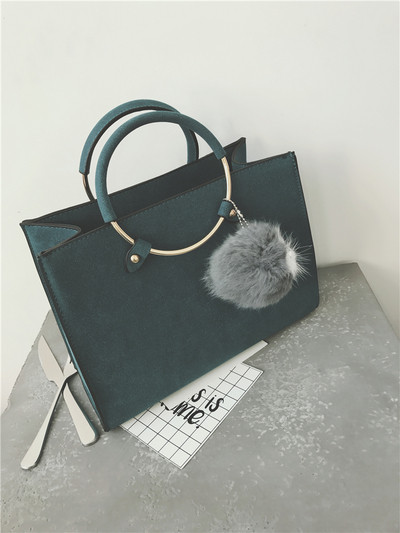 Κομψή γυναικεία τσάντα σε τρία χρώματα με γούνα