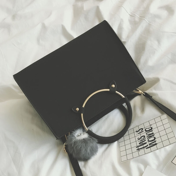 Κομψή γυναικεία τσάντα σε τρία χρώματα με γούνα