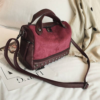 Αθλητική-casual γυναικεία τσάντα  από οικολογικό σουέτ με τρουξ