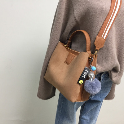 Семпла дамска чанта от еко велур в три цвята