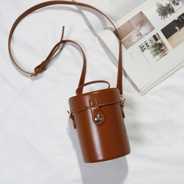 Lezser retro bőrtáska két színben