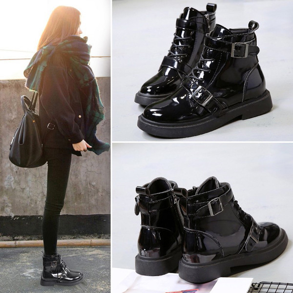 Modern női csizma fekete színben