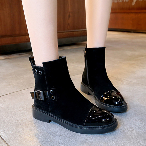 Stílusos fekete női csizma