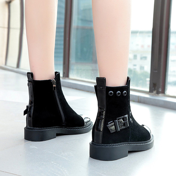 Stílusos fekete női csizma