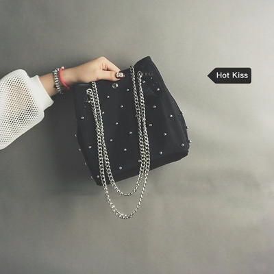 Дамска ежедневна чанта с перли и метална каишка