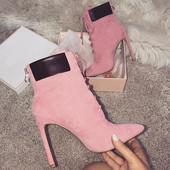 Κομψές γυναικείες μπότες σε οικολογικό σουέτ με ροζ και μπεζ χρώμα