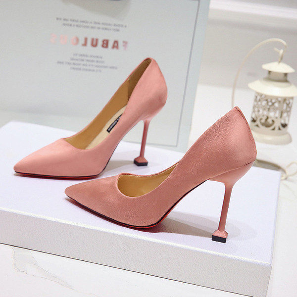 Stílusos női cipő sarkú három színben