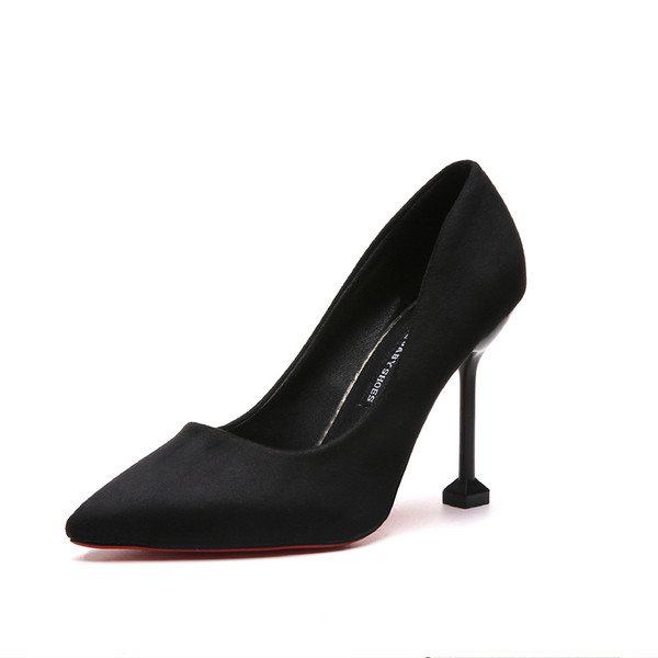 Stílusos női cipő sarkú három színben