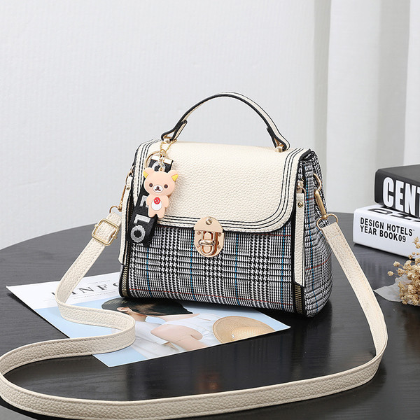 Modern női táska különböző színekben