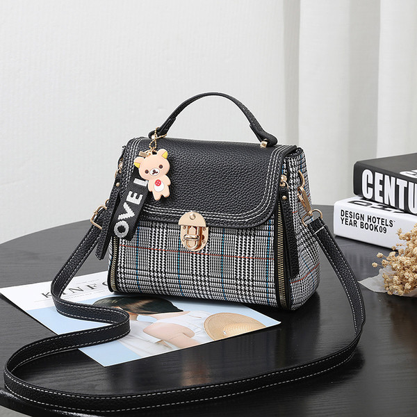 Modern női táska különböző színekben