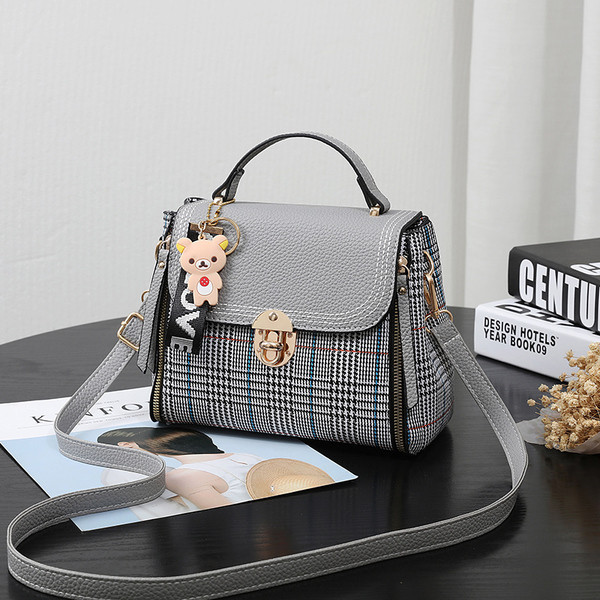 Modern női táska különböző színekben