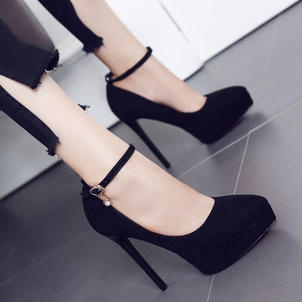 Női elegáns cipő három színben, pántos díszítéssel