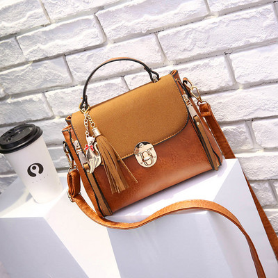 Γυναικεία τσάντα με μια φούντα σε διάφορα χρώματα