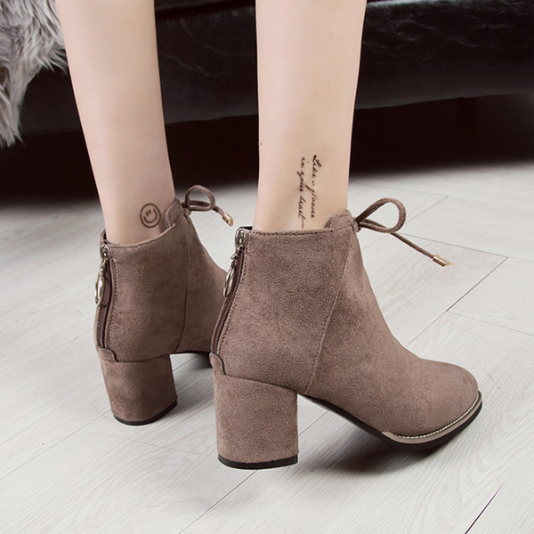 Stílusos női csizma vastag sarkú, két színben