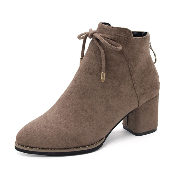 Stílusos női csizma vastag sarkú, két színben