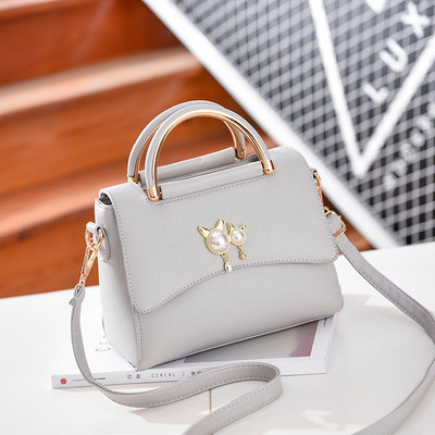 Elegáns női táska fém elemmel, négy színben