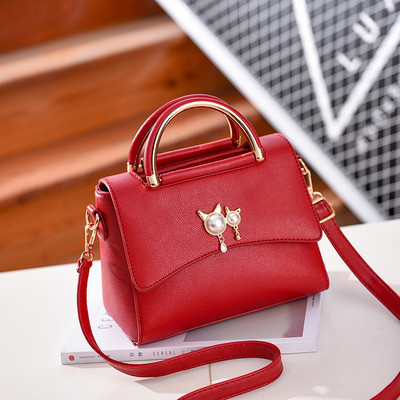 Elegáns női táska fém elemmel, négy színben