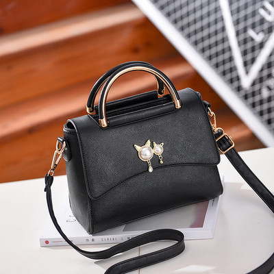 Elegáns női táska fém elemmel, négy színben