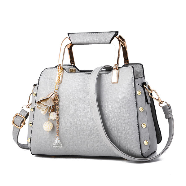 Γυναικεία κομψή δερμάτινη τσάντα με διακόσμηση