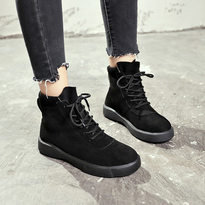 Καθημερινές γυναικείες μπότες με δίχρωμους δεσμούς