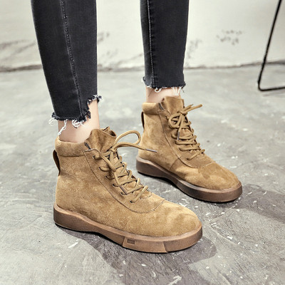 Καθημερινές γυναικείες μπότες με δίχρωμους δεσμούς