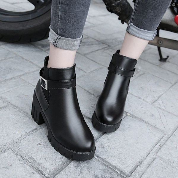 Cizme de dama stilate cu talpa aspra in doua culori