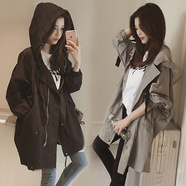 Aktuális női kabát széles modell kapucnival két színben