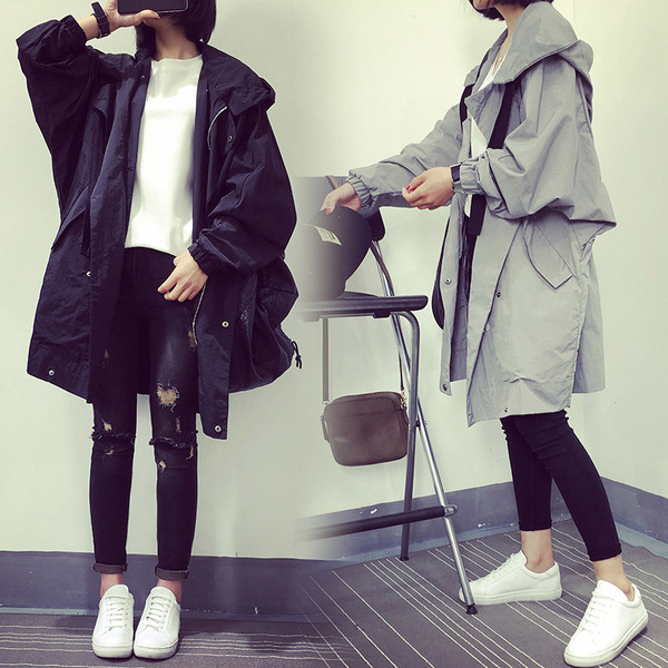 Aktuális női kabát széles modell kapucnival két színben