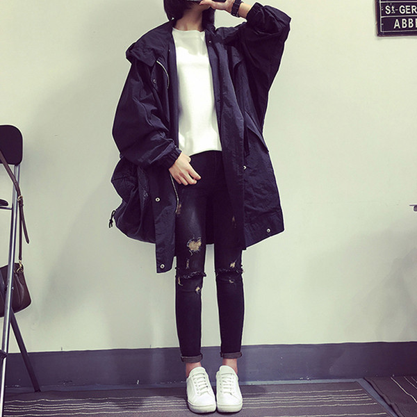 Aktuális női kabát széles modell kapucnival két színben