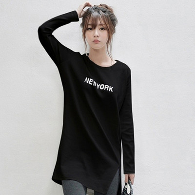 Hosszú női blúz O-nyakkal és felirattal több modellben