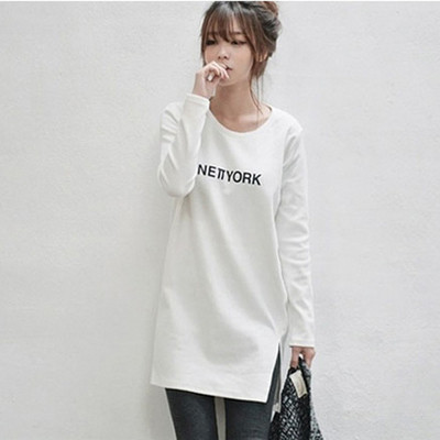 Hosszú női blúz O-nyakkal és felirattal több modellben