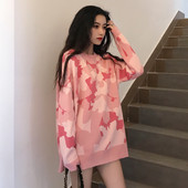 Γυναικεία μακρύ μπλούζα σε ανοιχτό χρώμα